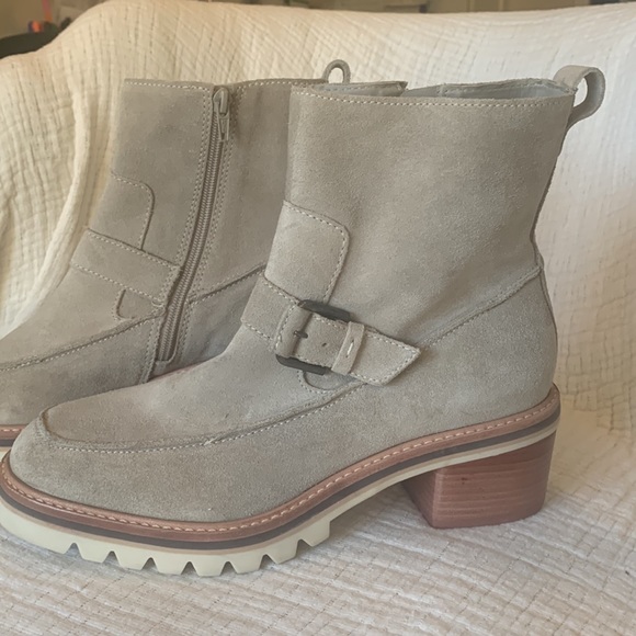 NWOT - Bernardo Sonja Leather Lug Boots - Picture 6 of 11